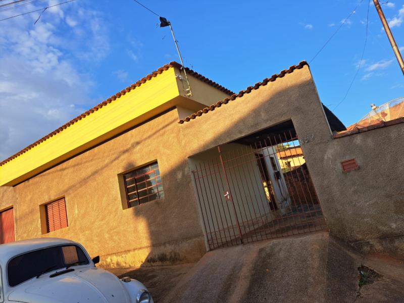 Rua Constâncio Pereira Dias, 593 - Centro